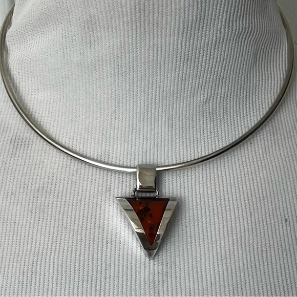 Gorgeous Vtg modernistic triangle Amber .925 sterling silver pendant 9.7g - Picture 2 of 11